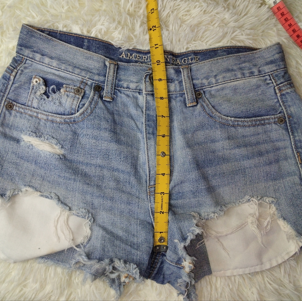 AEO Distressed Vintage Hi-Rise Festival Jean Short Size 4 - Picture 11 of 12